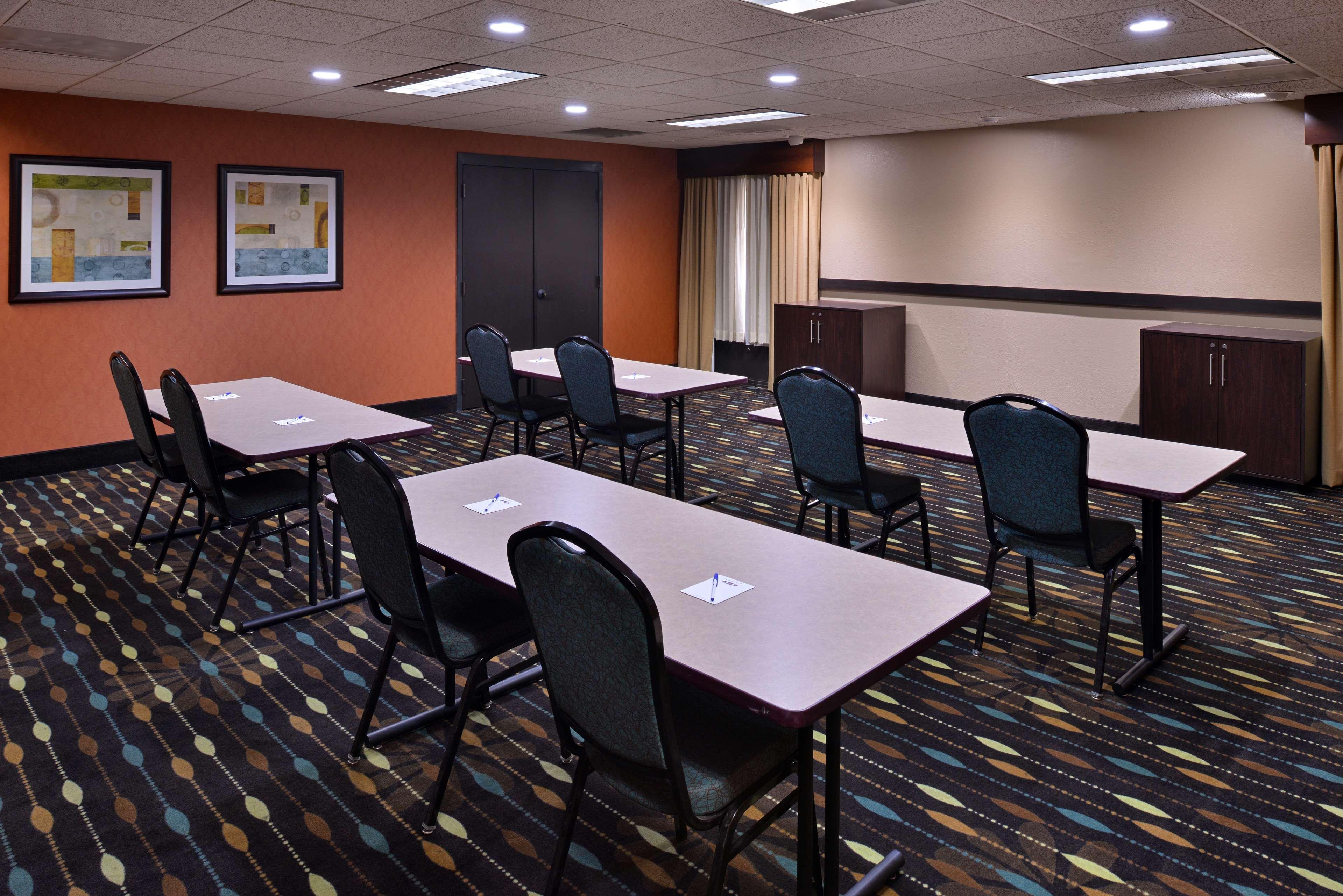 Best Western Plus Wichita West Airport Inn Exterior photo